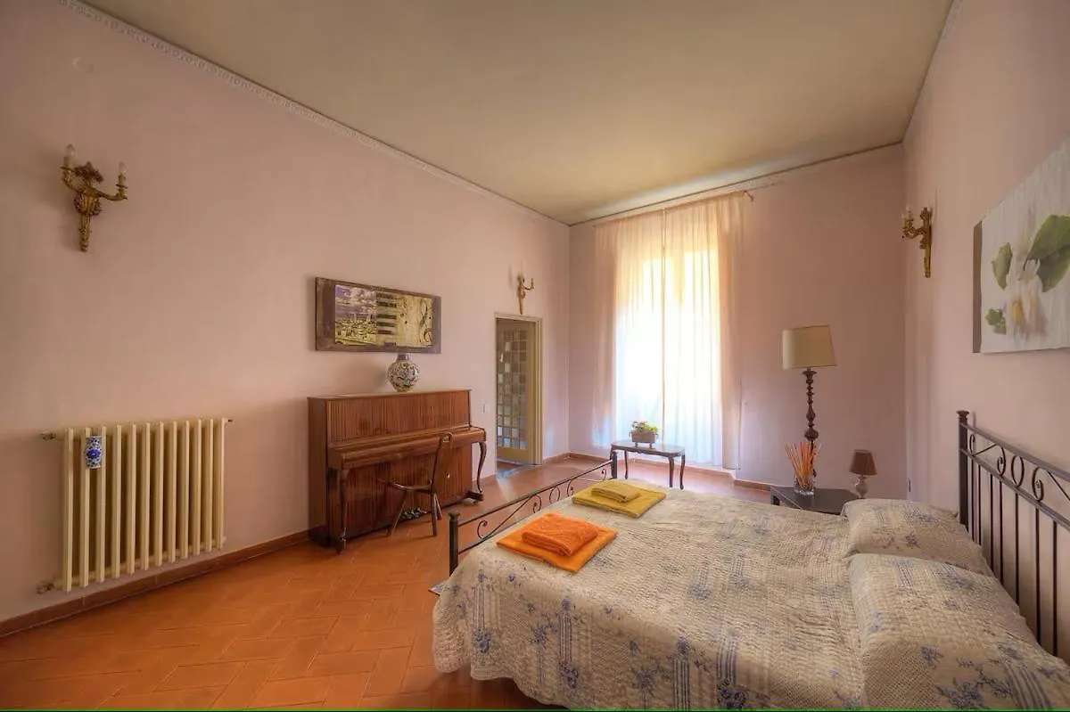 Historical Building Charming Apartment فلورنس